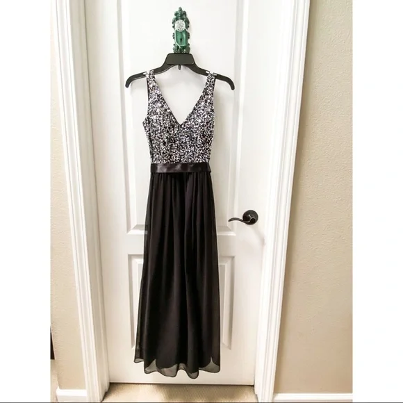 Aqua Dresses Black Chiffon and Silver Sequin Dress Size 0 - Picture 1 of 4